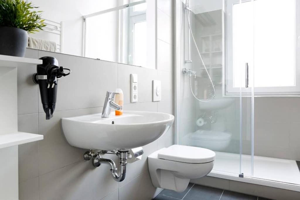 Sc 06 By Rockchair Apartments L Superhost Status L 4 Bedrooms Boxspringbeds 2 Bathrooms Balcony Elevator - Cozy Family & Business Flair Welcomes You! Berlin Exterior photo